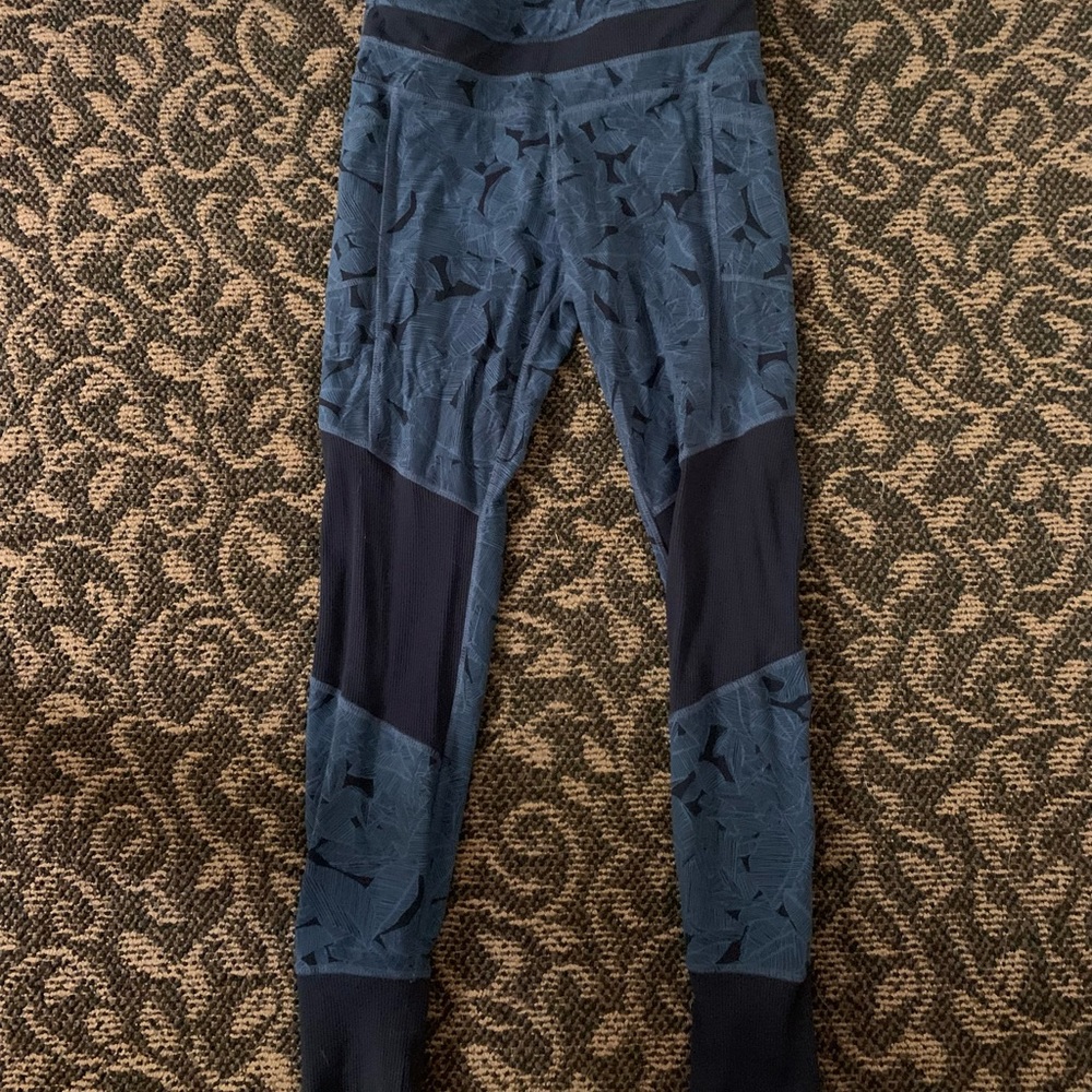 Athleta blue print tights with pockets